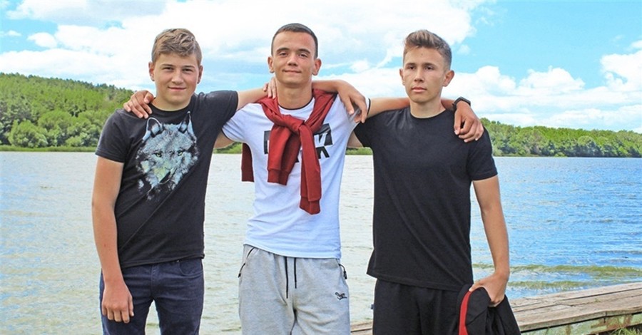 В Минобразования наградили подростков из Винницкой области, спасших тонущую женщину