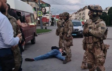 Луцкий террорист задержан в результате штурма, 13 заложников освобождены