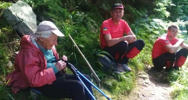 На Прикарпатье в горах потерялась 93-летняя путешественница
