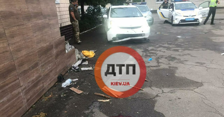 СМИ: в Киеве на трех курсанток наехал нетрезвый майор