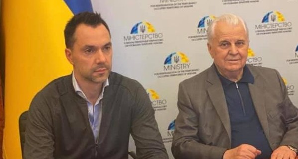 Военный обозреватель Алексей Арестович стал спикером украинской делегации в ТКГ