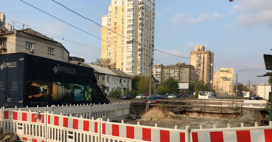 В Киеве при ремонте коллектора смыло работников водоканала, один погиб