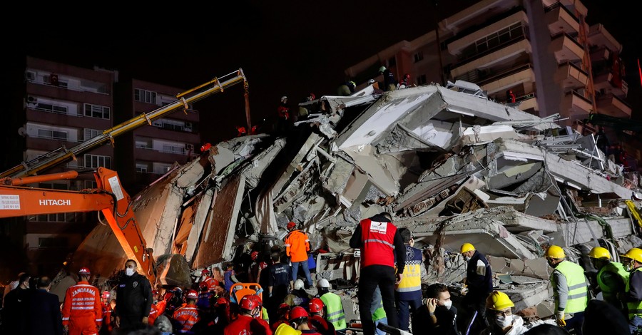 Землетрясение в Турции и Греции: 22 погибших, 800 раненых