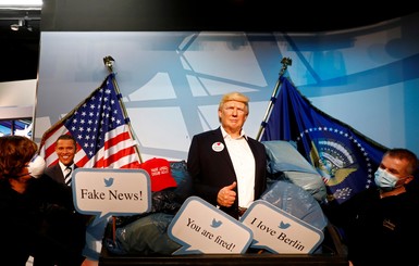 Музей мадам Тюссо отправил восковую фигуру Трампа в мусорный бак