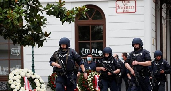 Теракт в Вене: умер еще один раненый, в Австрии объявлен трехдневный траур