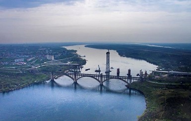 В декабре частично откроют проезд по новому запорожскому мосту 