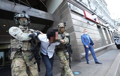 В Киеве суд отправил в психбольницу иностранца, угрожавшего взорвать банк в 