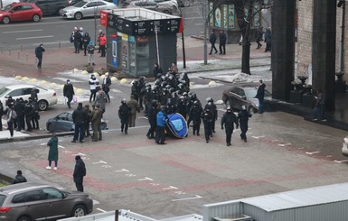 На Майдане полиция отобрала палатки у протестующих ФОПов - они в ответ применили газ