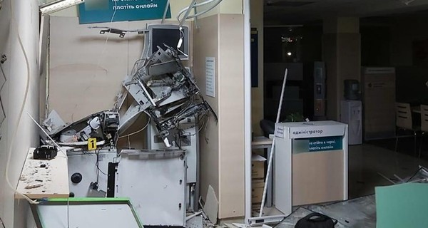В Киеве ночью подорвали одно из отделений банка  