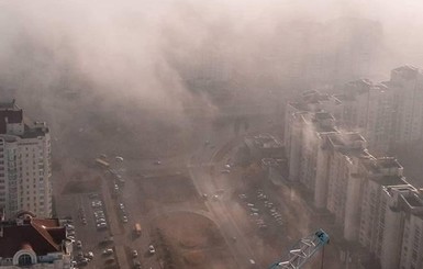 В Киеве из-за тумана и сильного ветра объявили желтый уровень опасности