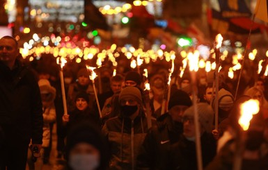 В Киеве прошло традиционное факельное шествие в честь Бандеры