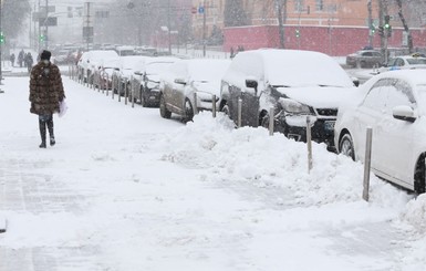 Украину продолжают сковывать морозы, некоторые регионы засыпало снегом