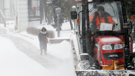 Киев замело снегом 