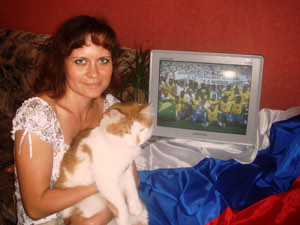Харьковский кот Гус Хиддинк предсказывает исход футбольных матчей 