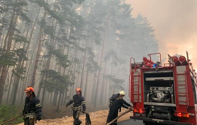 Реклама. Луганщина горіла: пожежники тушили, волонтери допомогали, чиновники - піарилися!