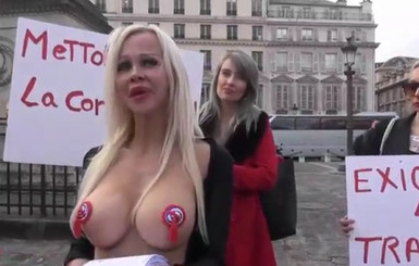 Во Франции задержали голую женщину, которая хочет стать президентом