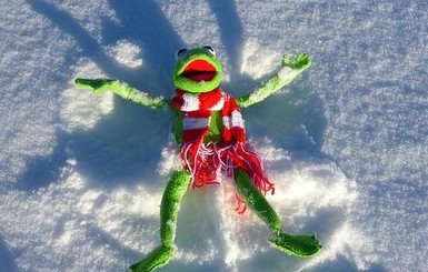 Необычные зимние забавы для детей: Мыльные пузыри на морозе и следы снежного человека