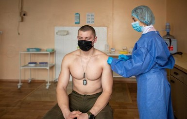 В Сухопутных войсках Украины началась вакцинация против коронавируса