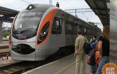 Поезд Интерсити Киев-Запорожье сошел с рельсов