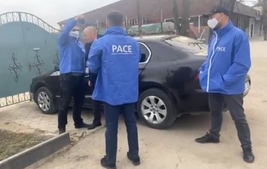 В Молдове чиновника, который привился от коронавируса вне очереди, облили зеленкой
