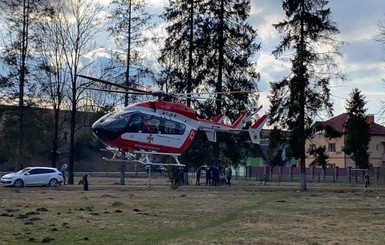 В Украине впервые транспортировали пациентку вертолетом