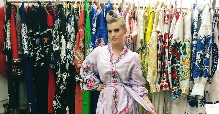 Дочь Оззи Осборна нарядилась в вышиванку от украинского дизайнера