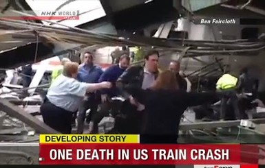 В США пассажирский поезд протаранил здание станции