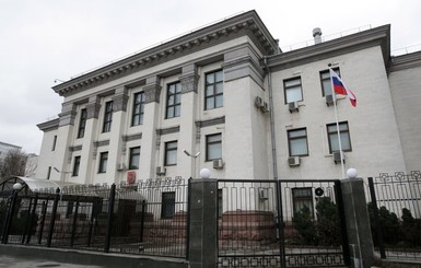 Украина решила выслать дипломата, который “наиболее ослабит” российское посольство в Киеве