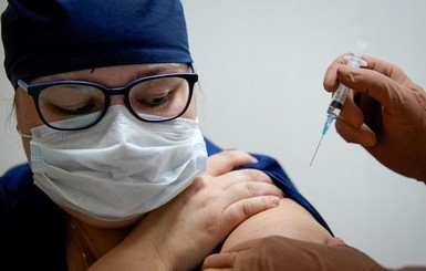 В КГГА признали, что не могут закупить вакцину напрямую у производителя