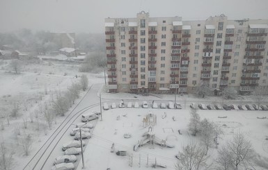 Накануне майских праздников несколько областей Украины засыпало снегом