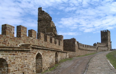 Обрушилась башня генуэзской крепости в Крыму 