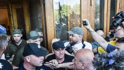 В Одессе активисты штурмовали обладминистрацию