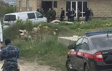 Силовики убили мужчину во время обысков в Крыму