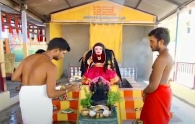 В Индии возвели храм, чтобы молиться богине коронавируса