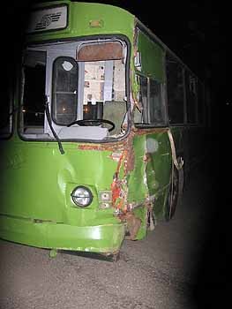 Грузовик сбил троллейбус на остановке в Одессе [ФОТО] 