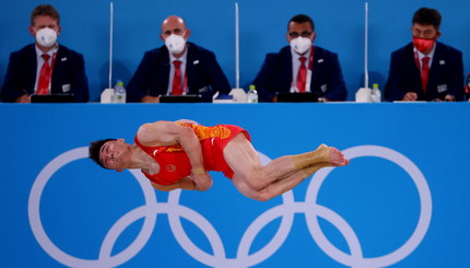Олимпийские игры в Токио-2020 - Гимнастика, Финал ,Сунь Вэй из Китая во время вольных упражнений.