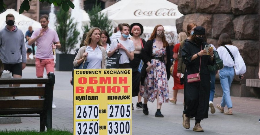 Украинцы стали избавляться от валюты. Как это скажется на курсе доллара