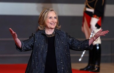 Хиллари Клинтон - на саммите первых леди и джентльменов: Наша жизнь постоянно находится под лупой