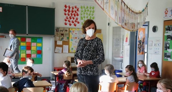 На Київщині можуть закрити школи, в яких вакциновано менше 80% вчителів