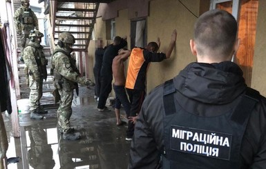 На Дніпропетровщині поліцейські звільнили з рабства ще 60 осіб