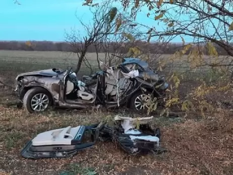 На Херсонщині авто з підлітками врізалося в дерево, четверо загиблих