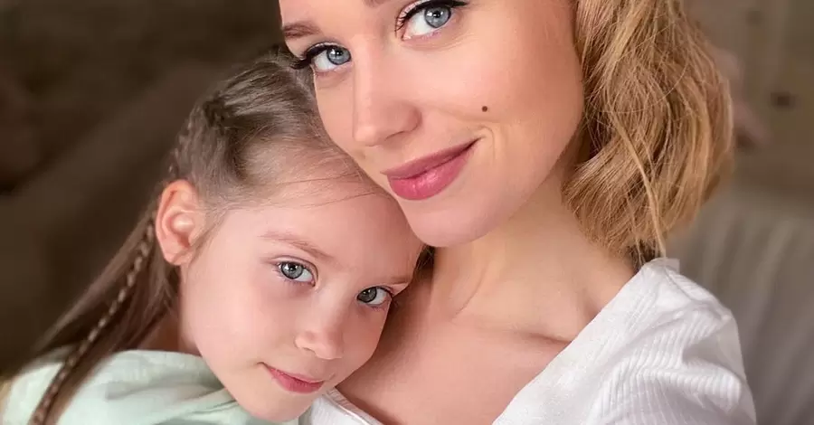 Дочь Кристины Асмус и Гарика Харламова попала в больницу с «непрекращающейся рвотой и высокой температурой»