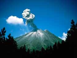 В Южной Америке проснулись сразу два вулкана 