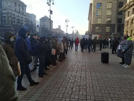 Очевидцы: Несколько тысяч киевлян вышли на акцию протеста под КГГА, начинаются потасовки