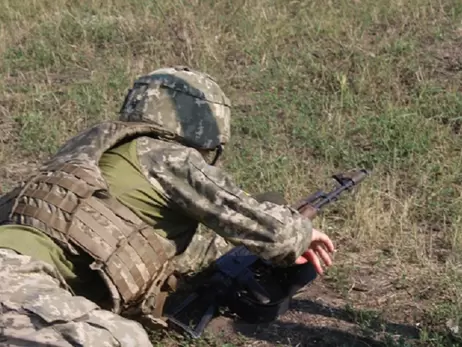 На Донбассе украинские защитник попали под обстрелы врага, есть раненый