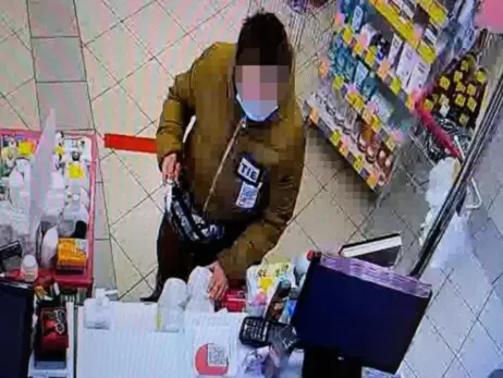 У Жмеринці жінка вкрала ножа і намагалася пограбувати касу магазину, погрожуючи розправою касирці.