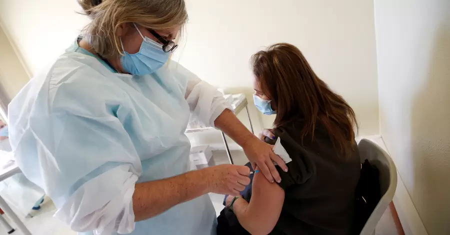 Полный курс вакцинации против COVID-19 прошли более 11 миллионов украинцев