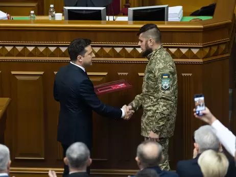 Зеленський надав звання Героя України добровольцю 