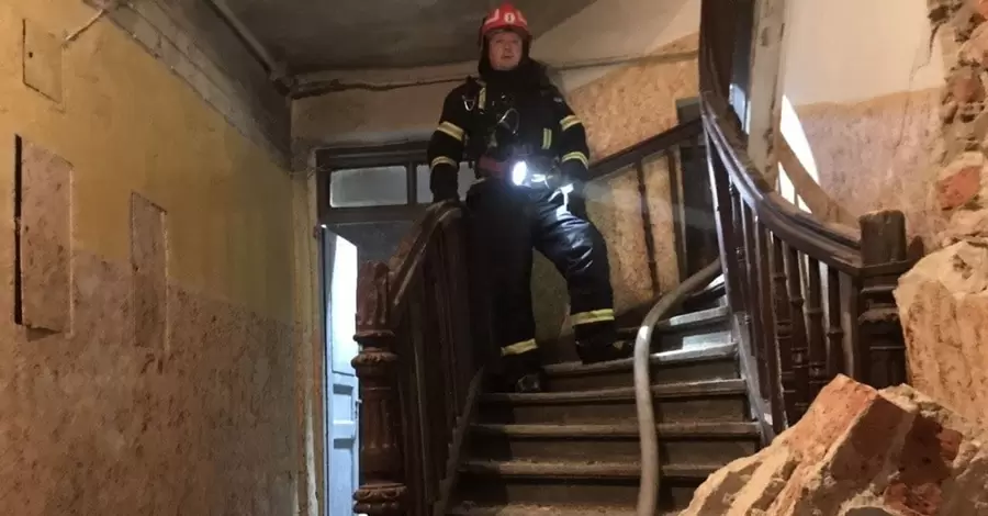 Во Львове из-за взрыва газа в жилом доме троих человек госпитализировали с ожогами