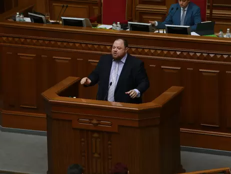 Стефанчук презентував «топ книг від спікера» депутатам. І це не Конституція та Регламент ВРУ